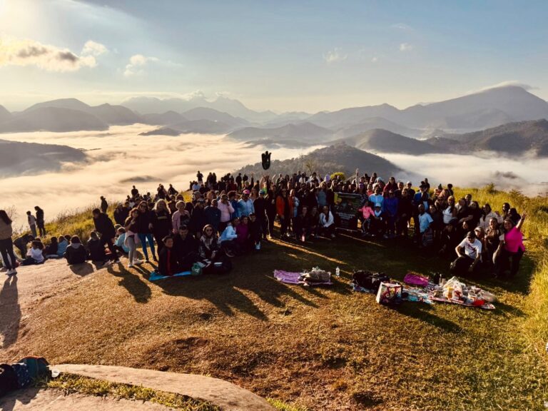 Teresópolis: Trilha com Elas reúne mais de 300 pessoas ao nascer do sol na Pedra da Tartaruga