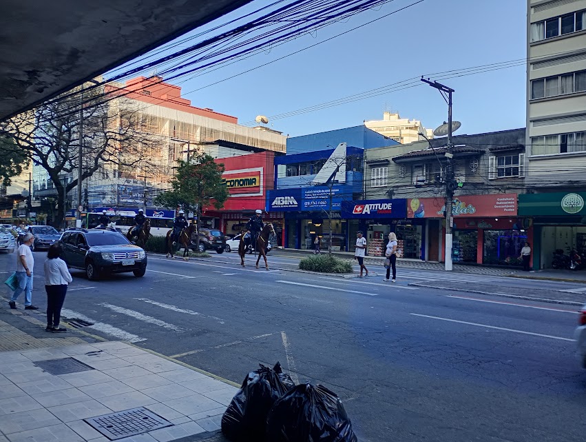 Teresópolis: manutenção em adutora paralisa abastecimento e preocupa comércio no Centro