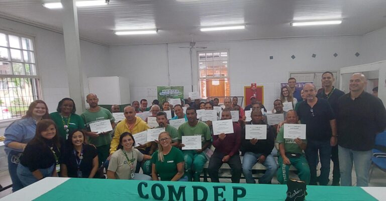 PETRÓPOLIS: Prefeitura qualifica lideranças e certifica 30 funcionários da Comdep